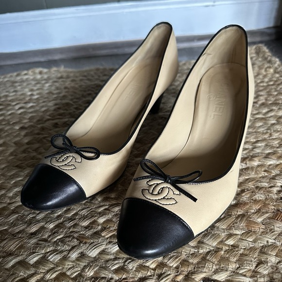 Chanel Interlocking CC Logo Lambskin Pumps 39 Vintage - Picture 1 of 15